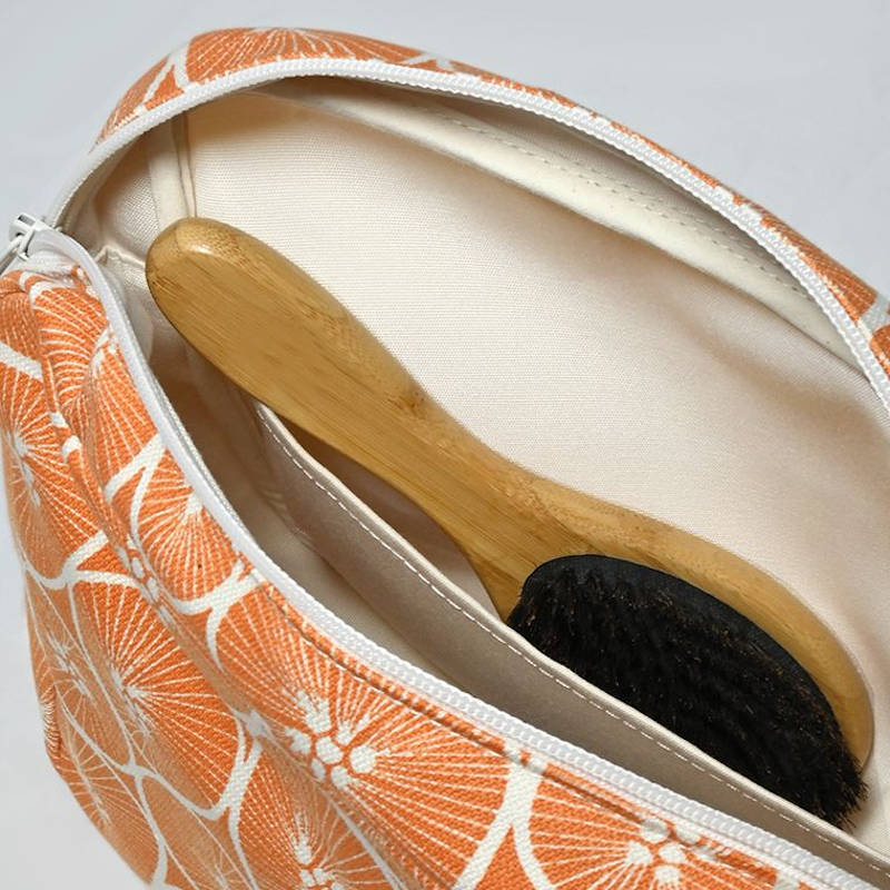 Gyllstad Studio Kulturtasche aus Bio-Baumwolle, XL, Orange, offene Tasche mit Burste