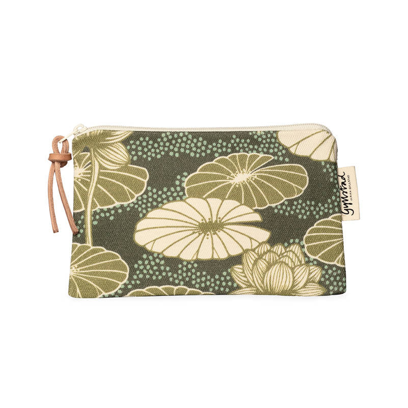GYLLSTAD STUDIO Kosmetiktasche Small, Lotus, grün. Aus Bio-Baumwolle.
