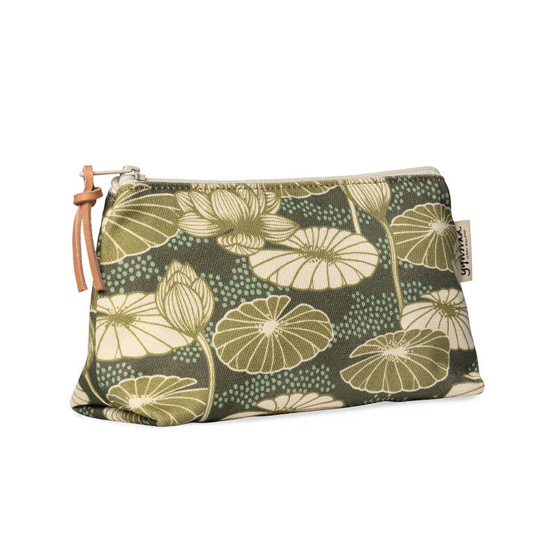GYLLSTAD STUDIO Kulturtasche Medium, Lotus, grün, aus Bio-Baumwolle