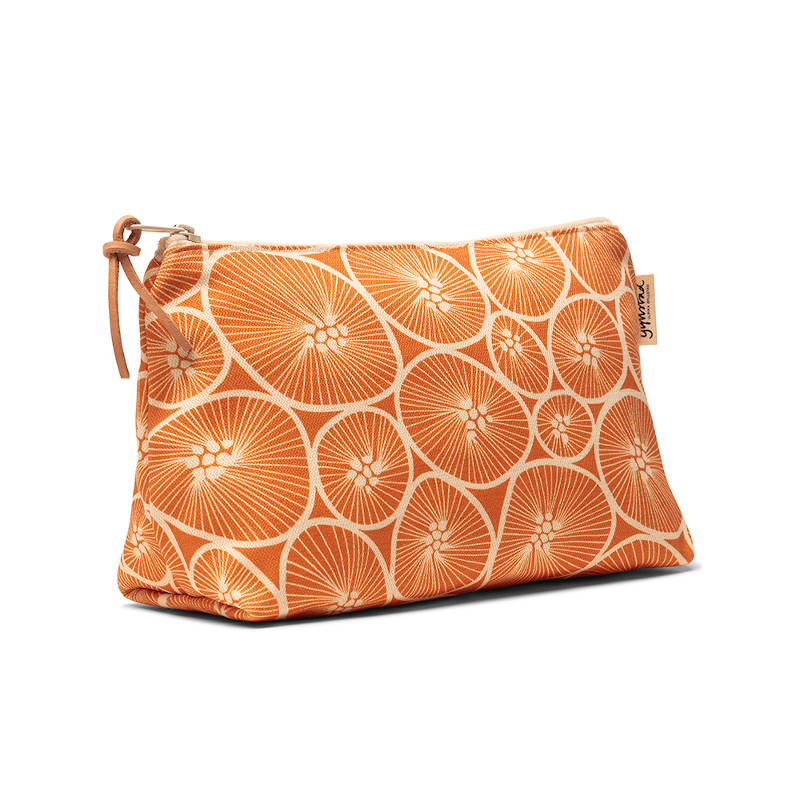 Gyllstad Studio Kulturtasche aus Bio-Baumwolle, Large. Orange.