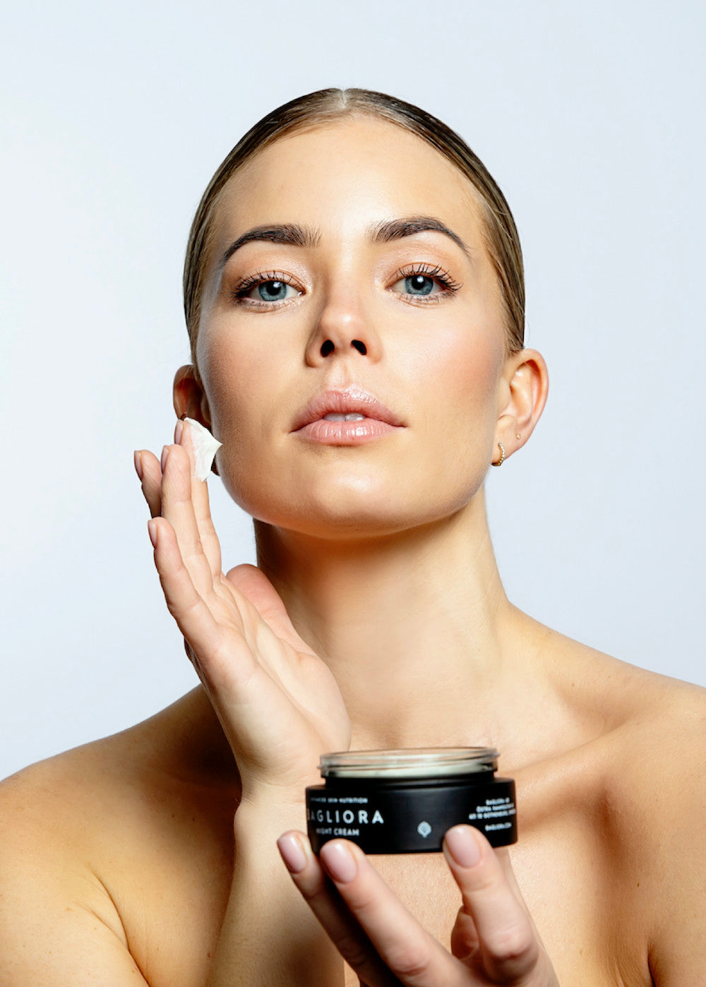 Bagliora - woman using day cream 