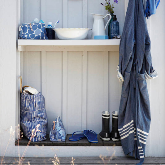 Gyllstad Studio, outside bathroom, blue bags 