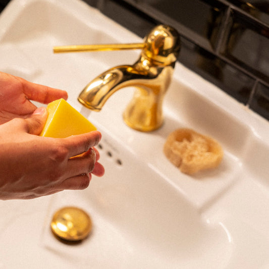 Waschbecken, Händewaschen mit festen Seife