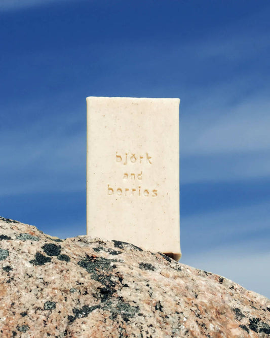 BJÖRK & BERRIES Scrub Soap + blue sky