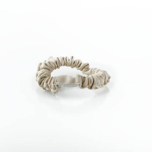 CORINNE Scrunchie, schmal, creme. Vegan