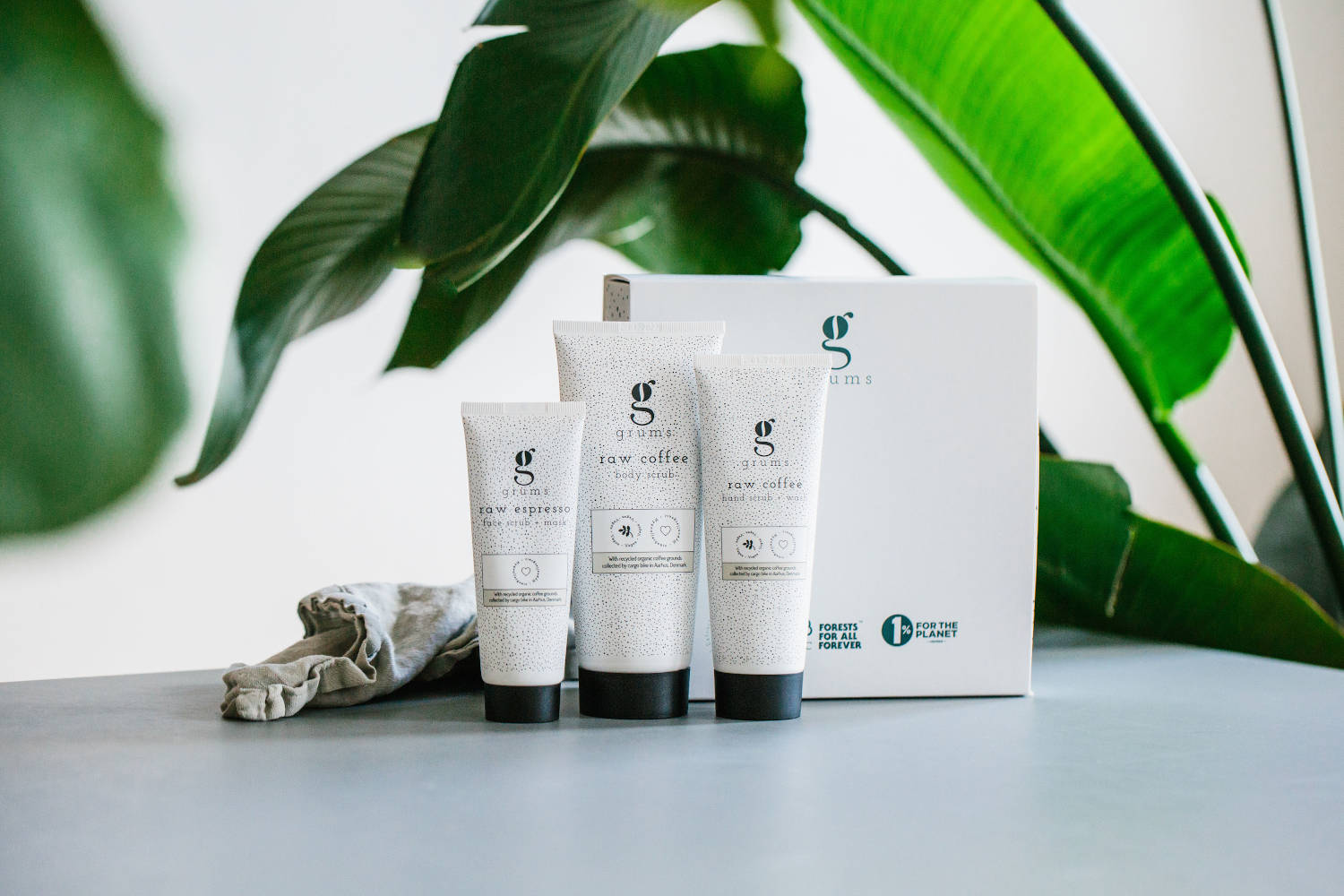 GRUMS The Scrub Box (face scrub + body scrub + hand scrub). Produkte + Pflanze