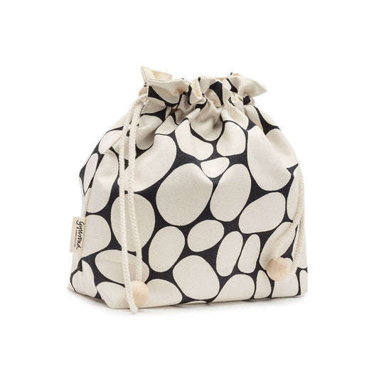 GYLLSTAD STUDIO Drawstring Bag Stenar, weiß & schwarz