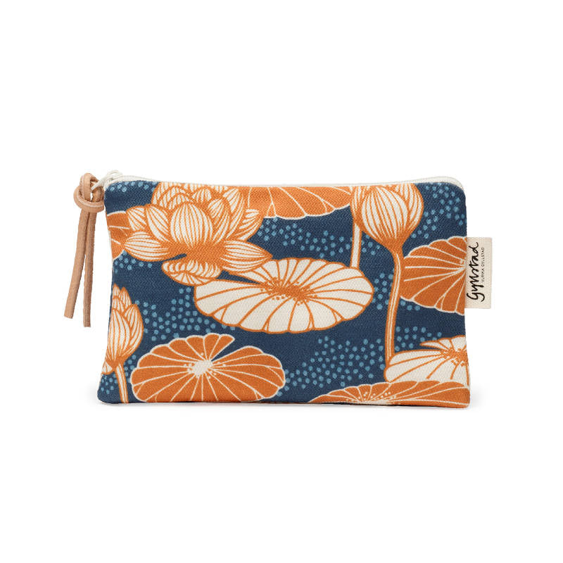 GYLLSTAD STUDIO Kosmetiktasche Small, Lotus, blau & orange. Aus Bio-Baumwolle. 