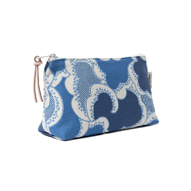 GYLLSTAD STUDIO Kulturtasche Medium, Drömmar, blau, aus Bio-Baumwolle