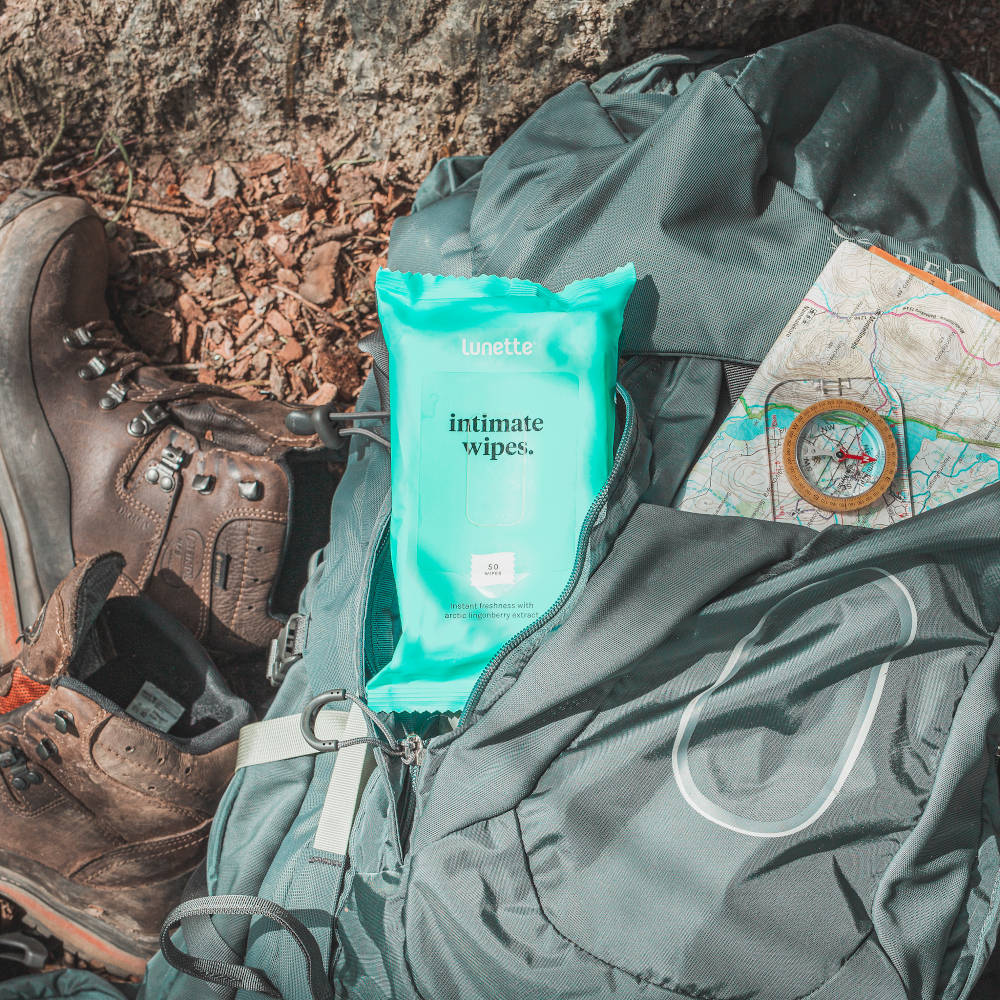 LUNETTE Intimate Wipes / Intimreinigungstücher, Backpack & Hiking boots
