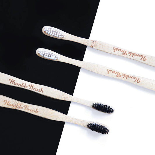 THE HUMBLE CO The Humble Brush. Zahnbürste aus Bambus, schwarz & weiss.