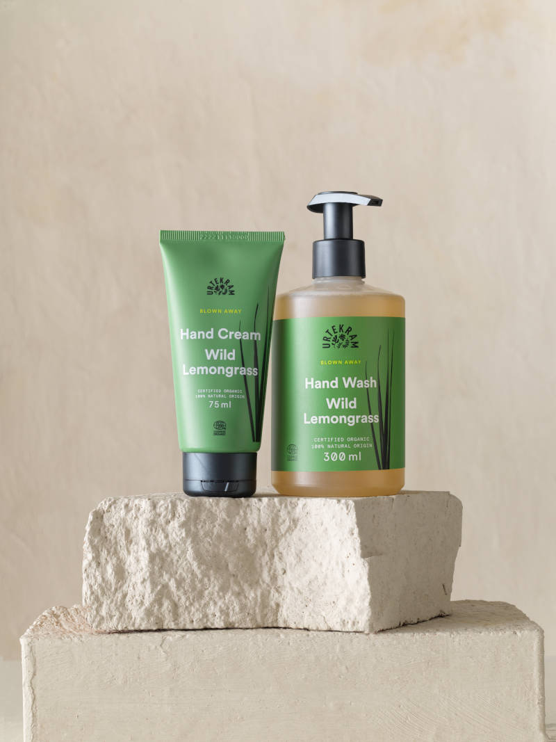 Urtekram Handcreme und Handseife auf einem Stein